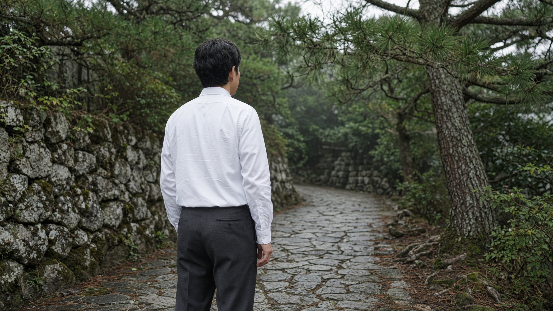 White oxford worn on a Kamakura path